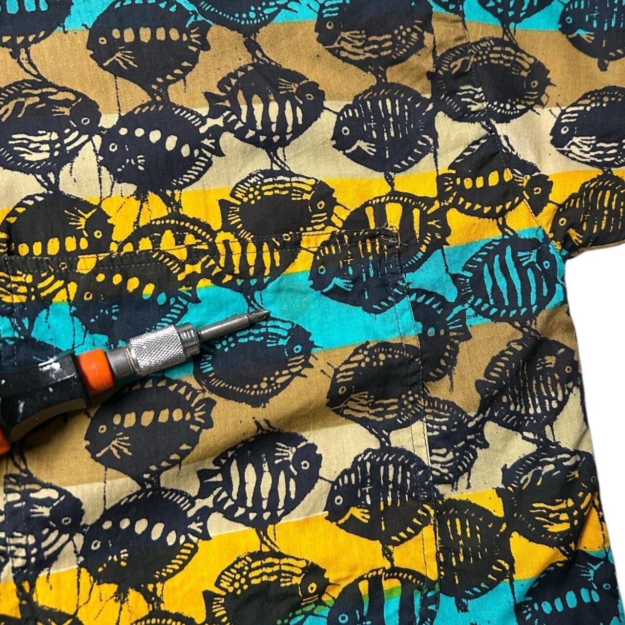 90s Vintage Blowfish Pattern Oversized Novelty Print Shirt.