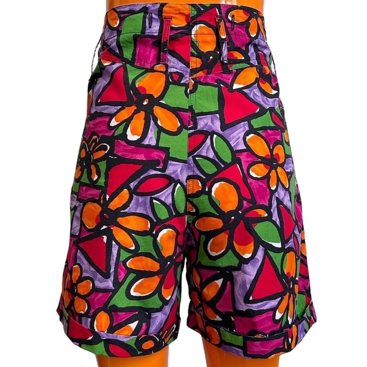 90s Vintage Highwaisted Flower Art Shorts.