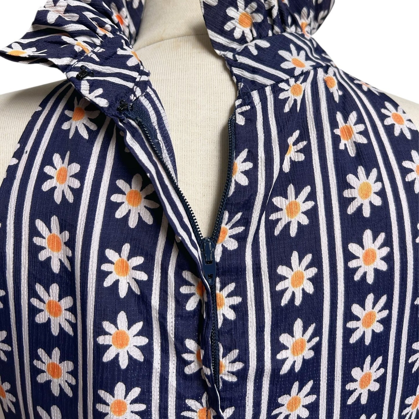 70s Vintage Daisy Print Mini Dress.