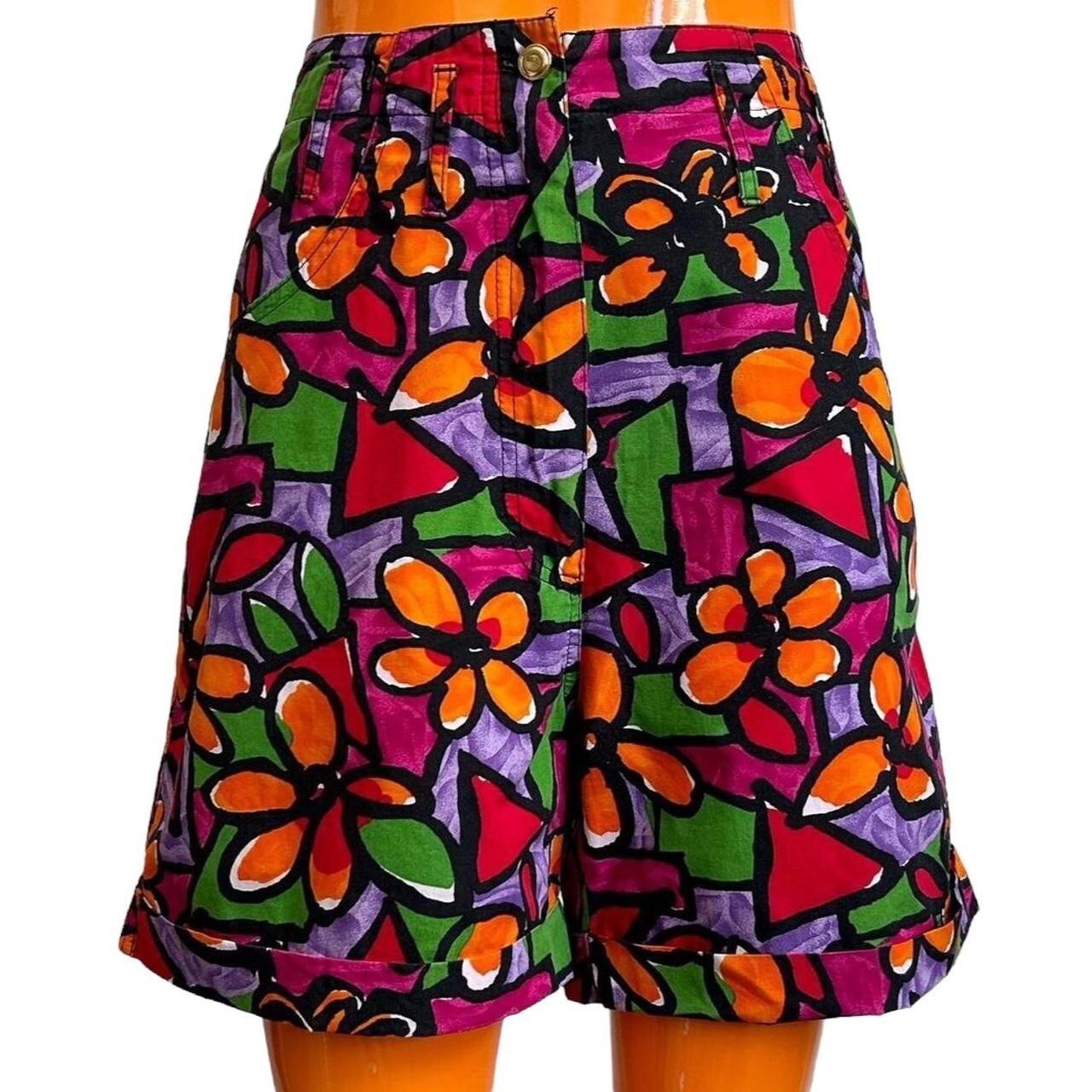 90s Vintage Highwaisted Flower Art Shorts.