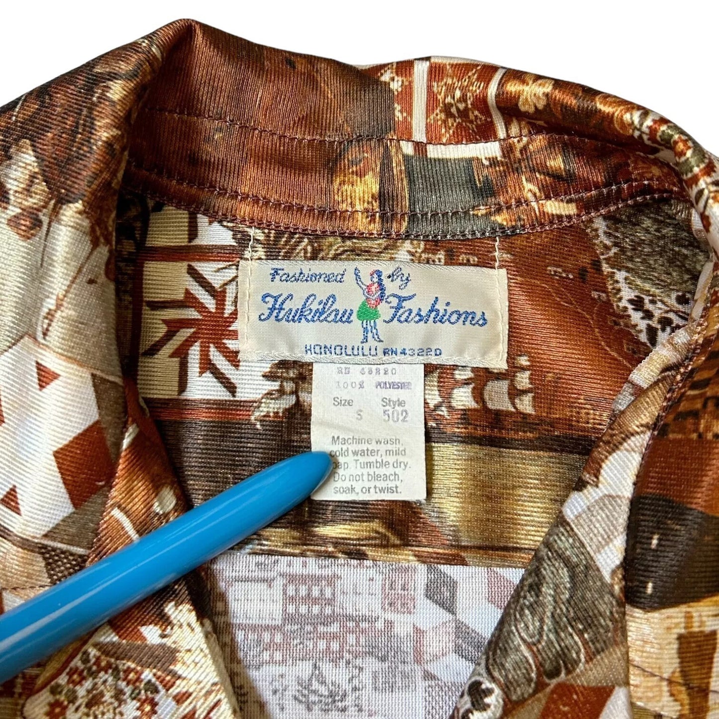 70s Vintage Novelty Print Folk Art Collage Shirt.