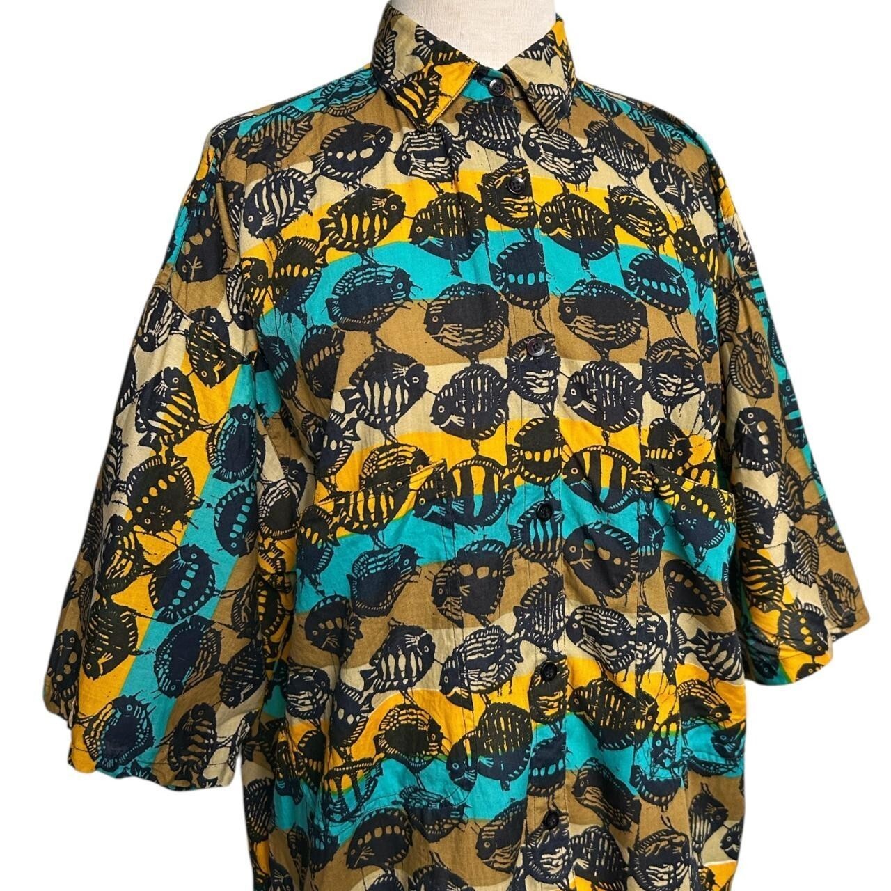 90s Vintage Blowfish Pattern Oversized Novelty Print Shirt.